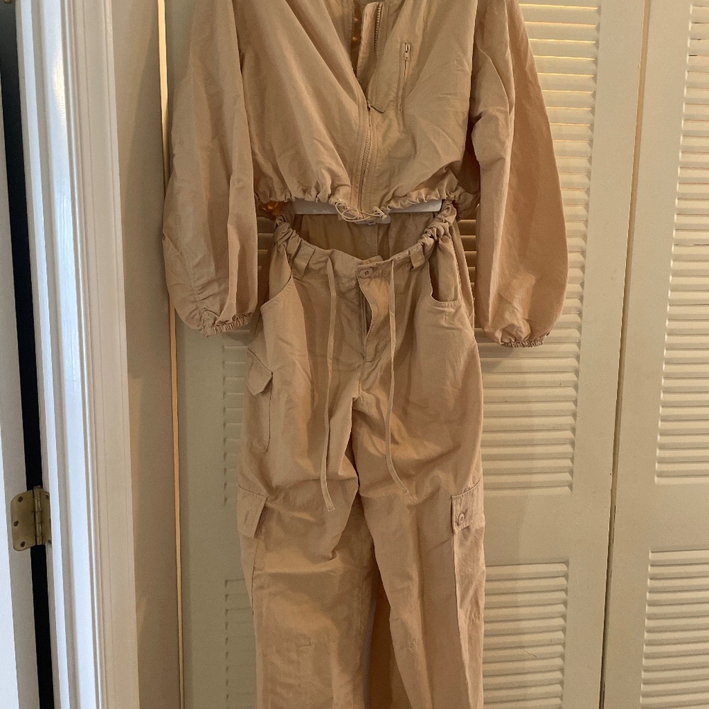 Steve Madden beige color, cargo pants set with crop top jacket